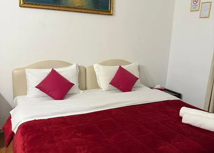 Two Ducks Hostal *